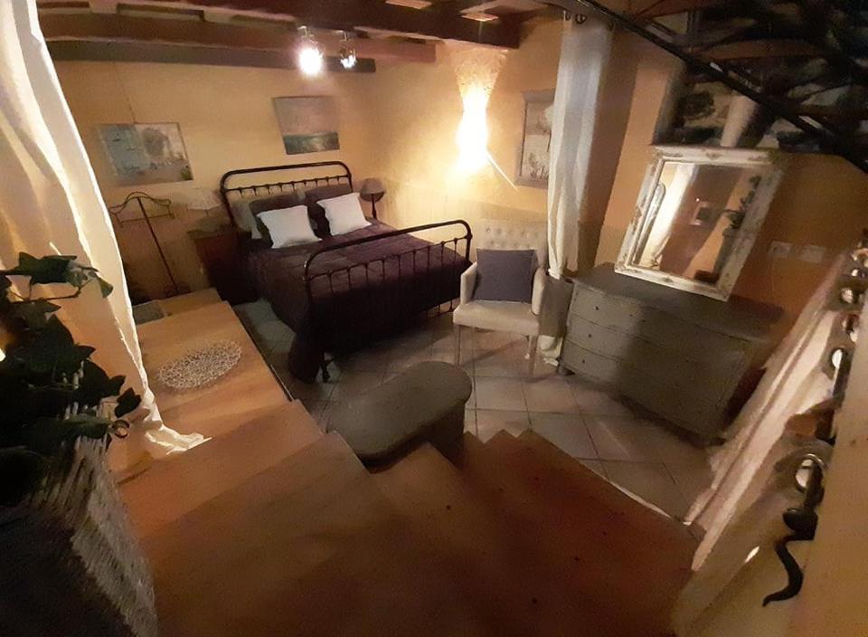 Joli Loft Dans Village Pittoresque Péret Exterior photo